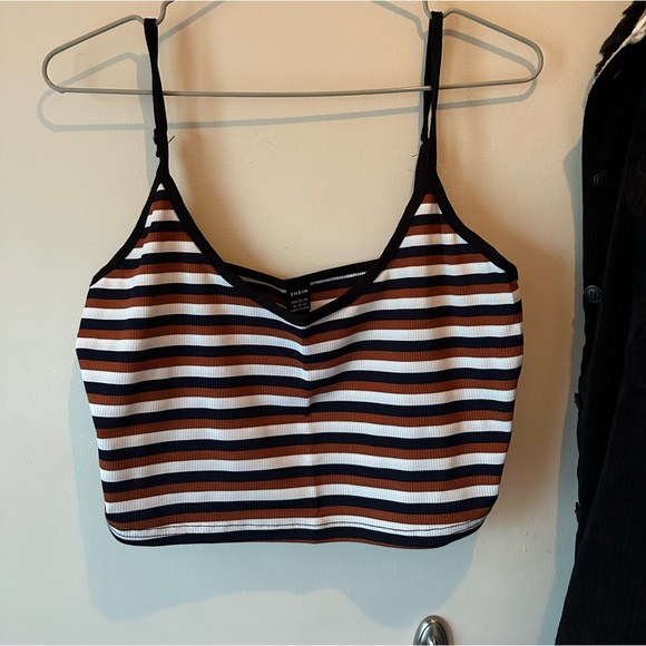 Cropped tank tops - Picture 1 of 4